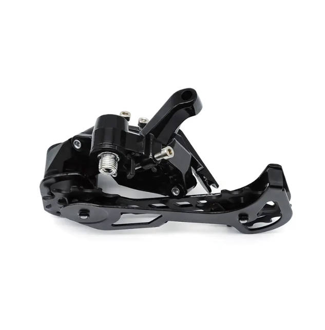 Hoe voorkomt deze 12-speed achterderailleur voor MTB-fietsen dat de ketting tegen de aandrijfzijde slaat?